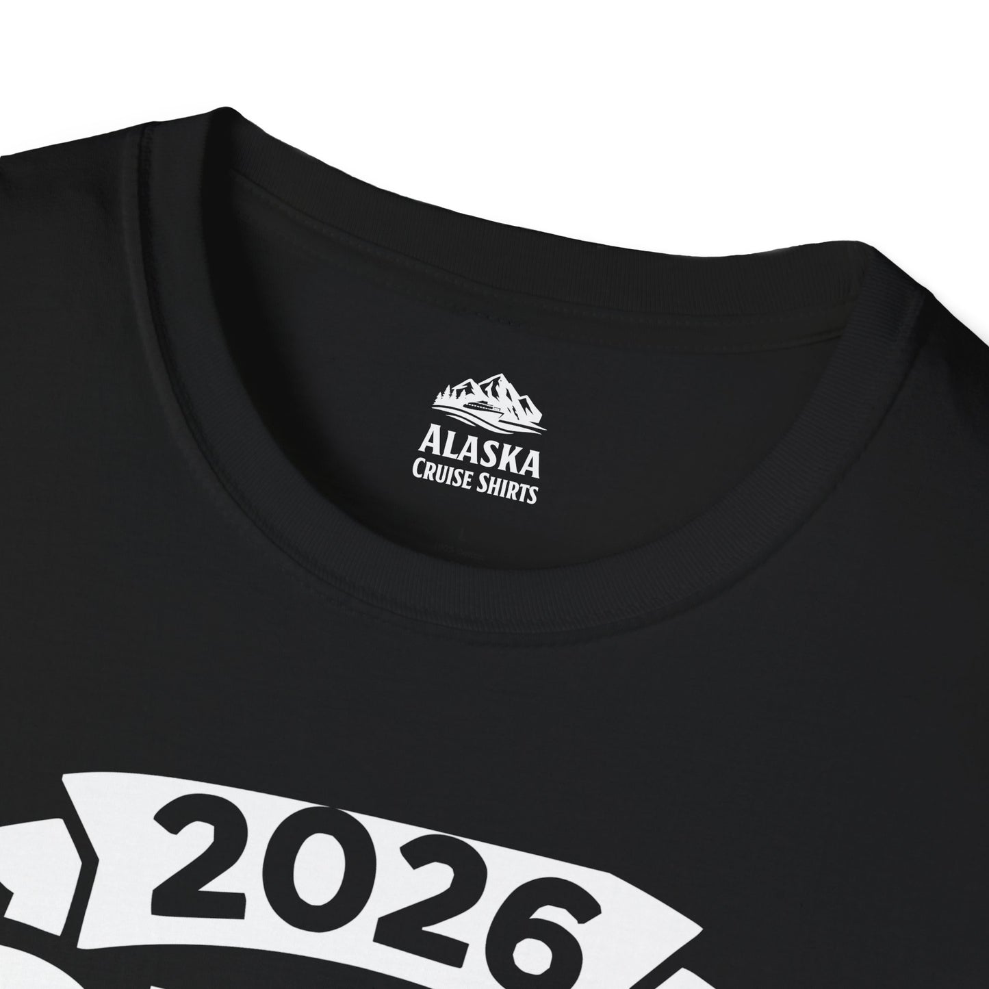 Funny 2026 Ship Happens Cruise Shirt for Vacation Groups — T-Shirt